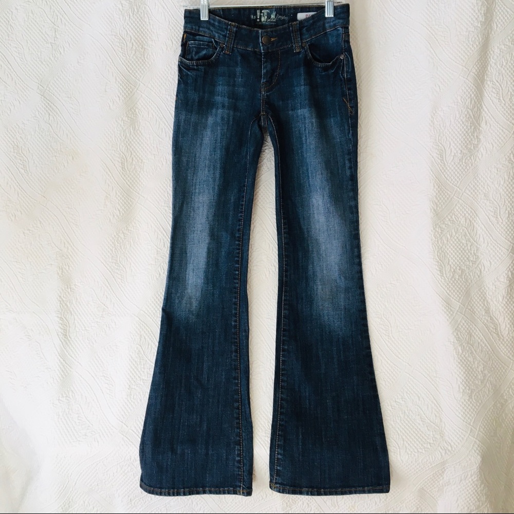 Woman’s 26R LA IT Jeans, Diva, mid rise, flare leg